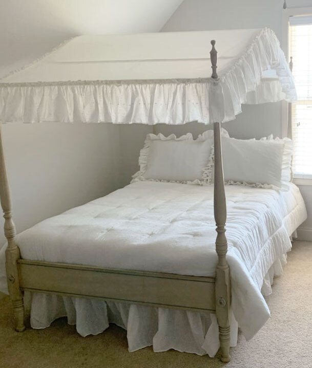 Eyelet Canopy Bed Set